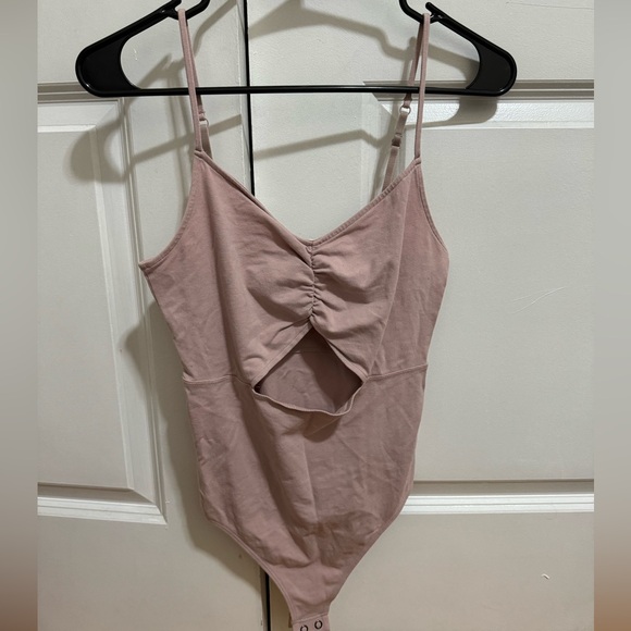 EXPRESS LIGHT PINK CUT OUT BODYSUIT - Picture 1 of 3